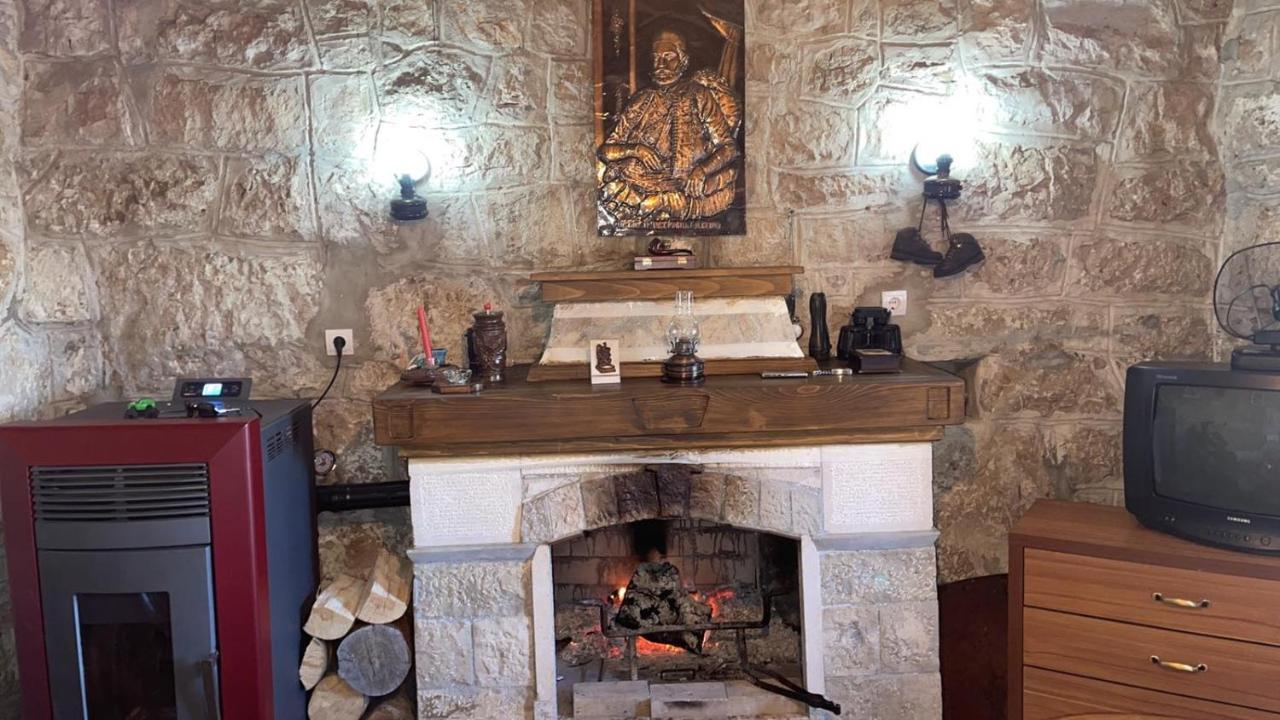 Lovcen Holiday Home ツェティニェ エクステリア 写真